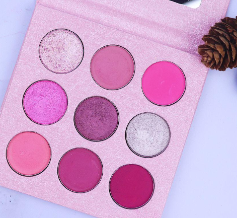 Eyeshadow palette with 9 shades