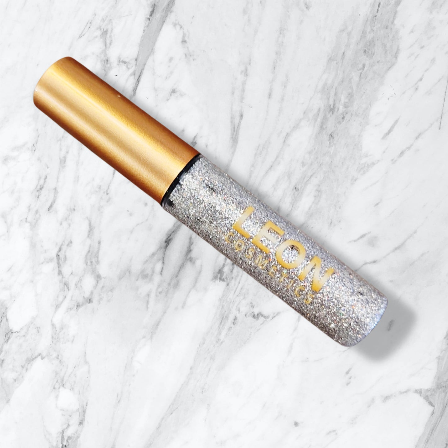 Liquid eyeliner with glitter