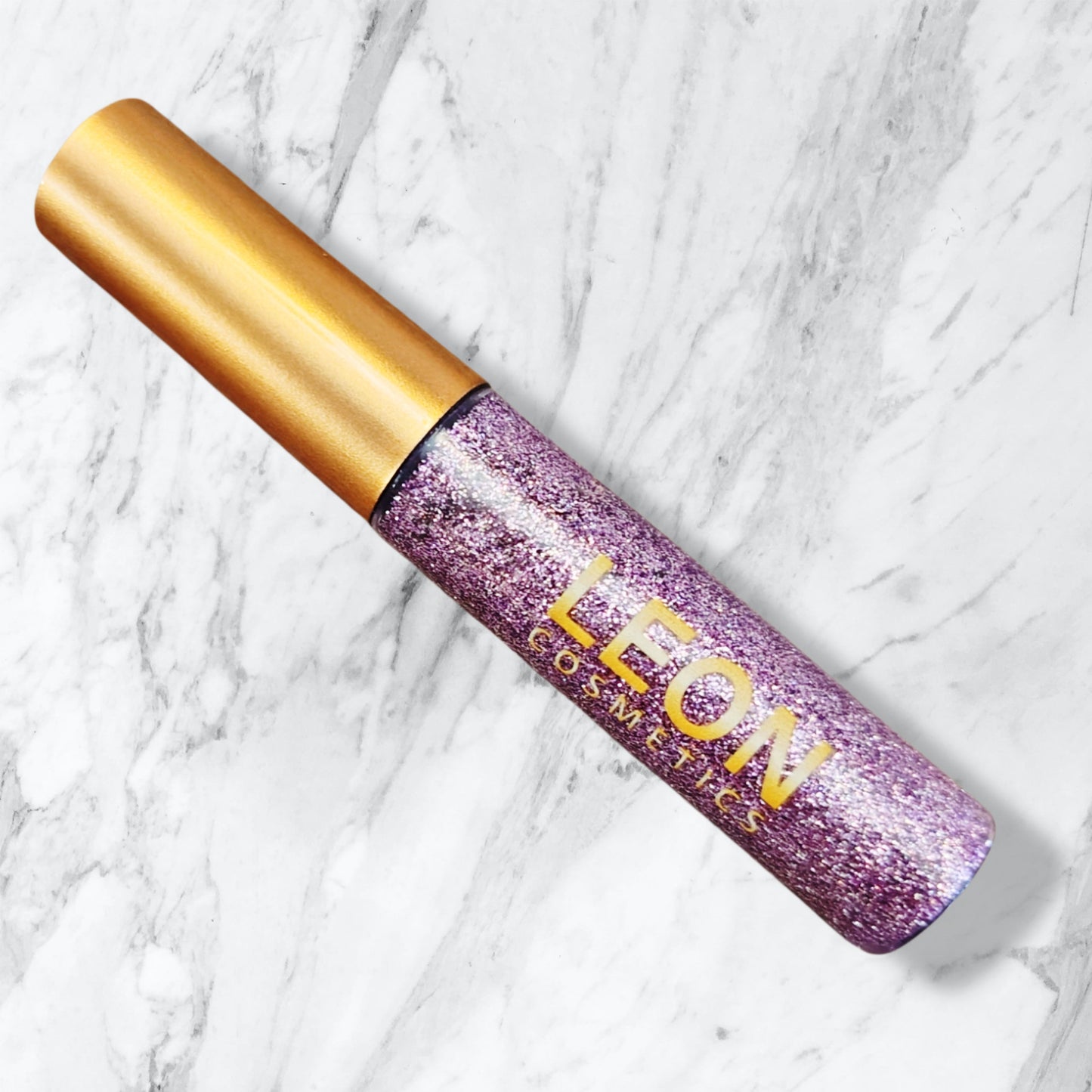 Liquid eyeliner with glitter
