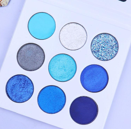 Eyeshadow palette with 9 shades