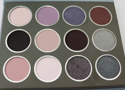 Eyeshadow palette with 12 shades