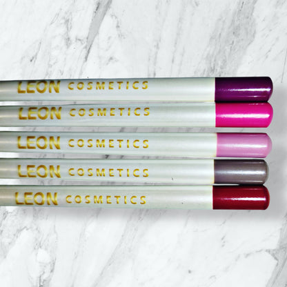 Lipliner and eyeliner B