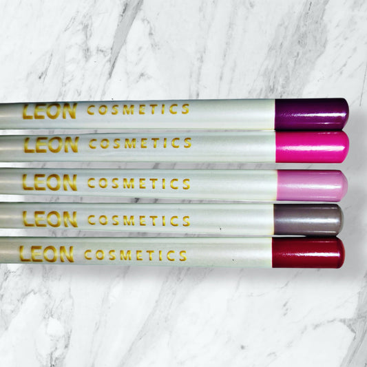 Lipliner and eyeliner B
