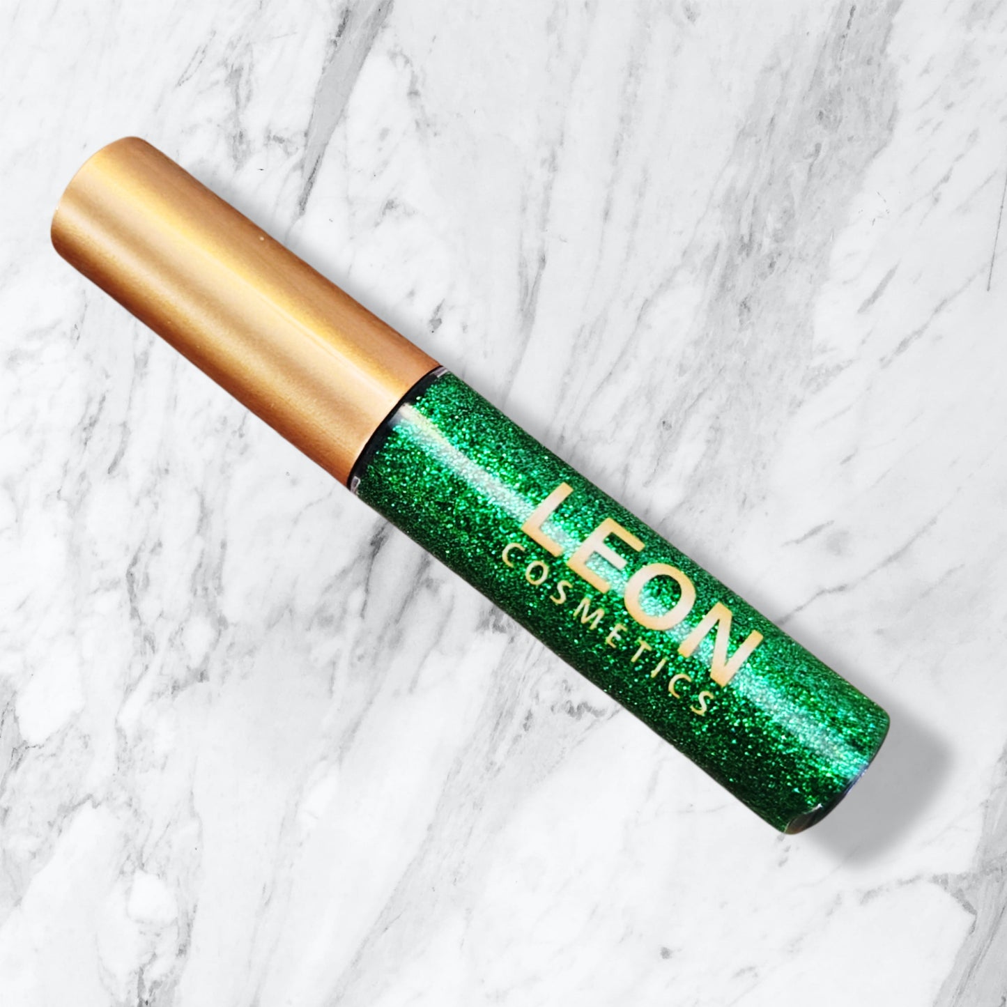 Liquid eyeliner with glitter