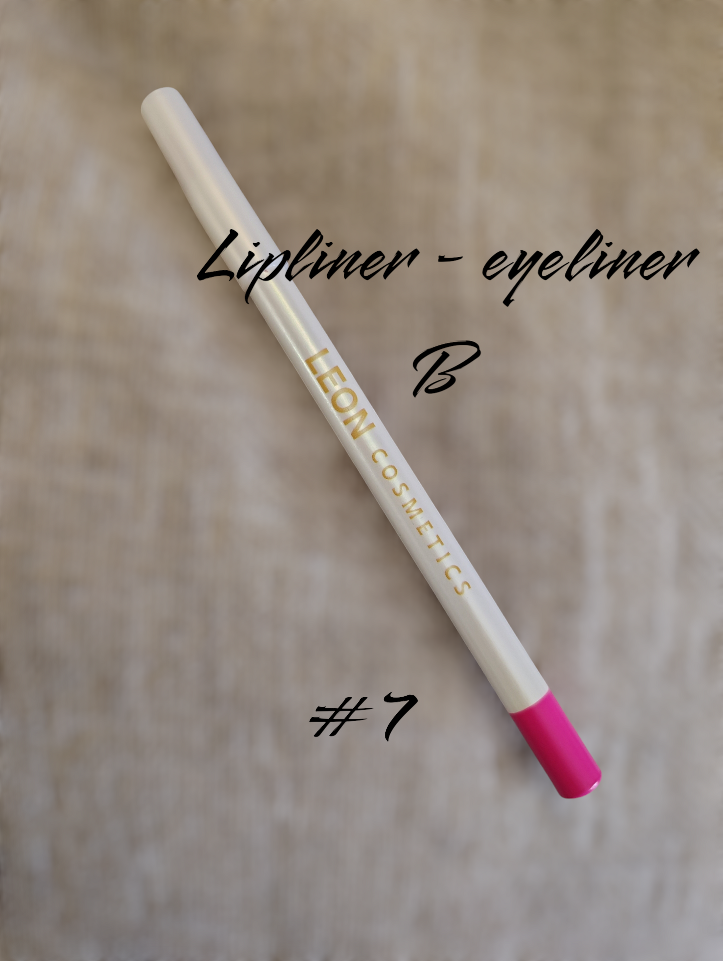 Lipliner and eyeliner B